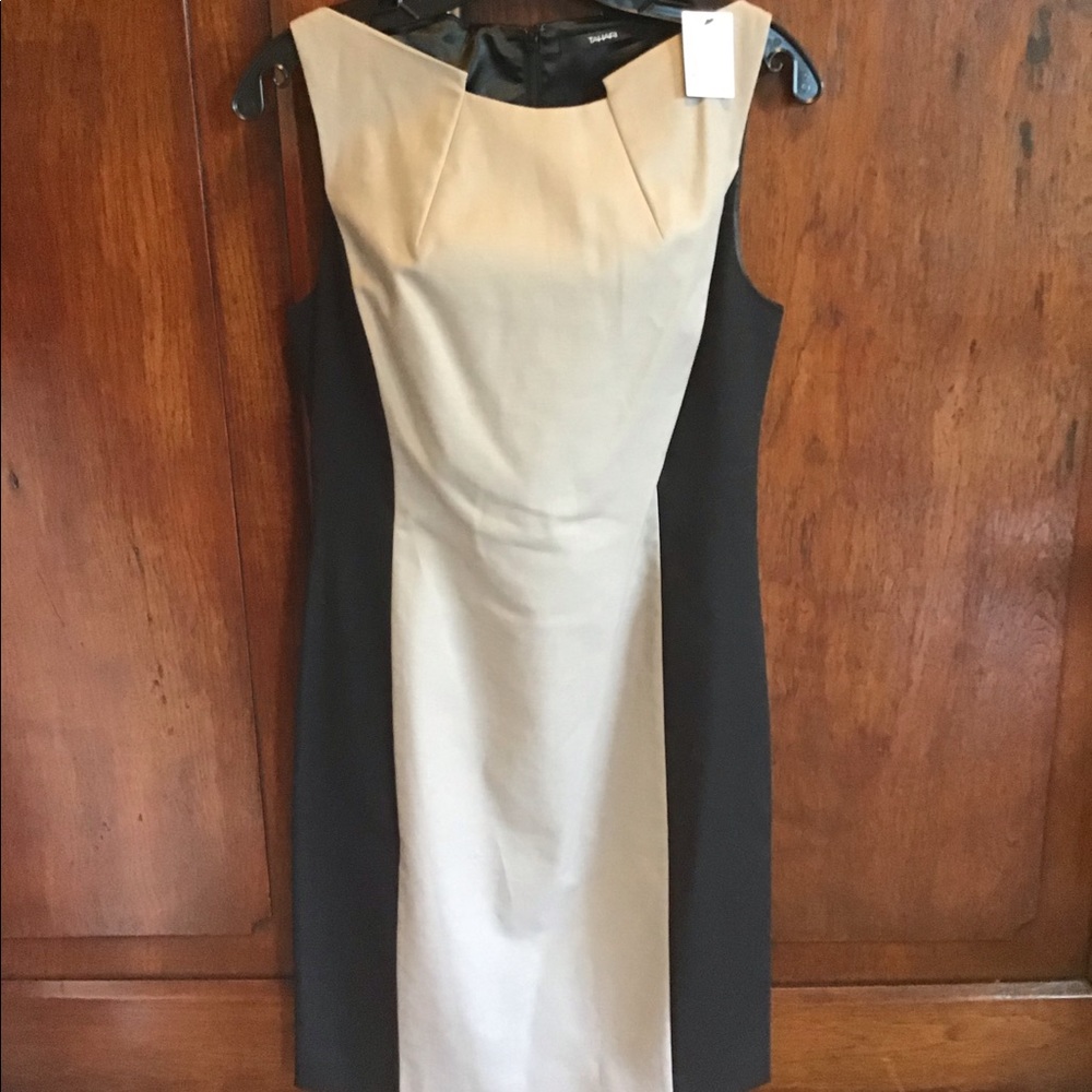 Summer sheath dress in dark colors.